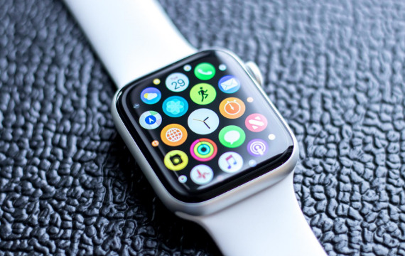 Apple Watch 4 có mấy màu? Cách chọn phối màu dây đeo hợp mệnh