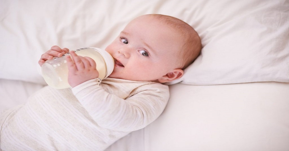 Chia sẻ kinh nghiệm đổi sữa bột cho bé và các lưu ý quan trọng
