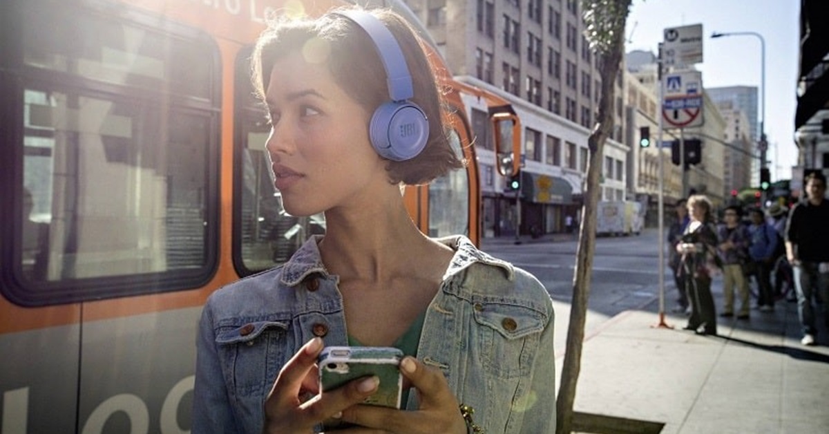 Có nên mua tai nghe chụp tai bluetooth không?