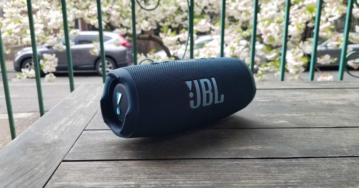 Đánh giá JBL Charge 5: Loa bluetooth di động nhưng âm thanh to 'tổ chảng'!