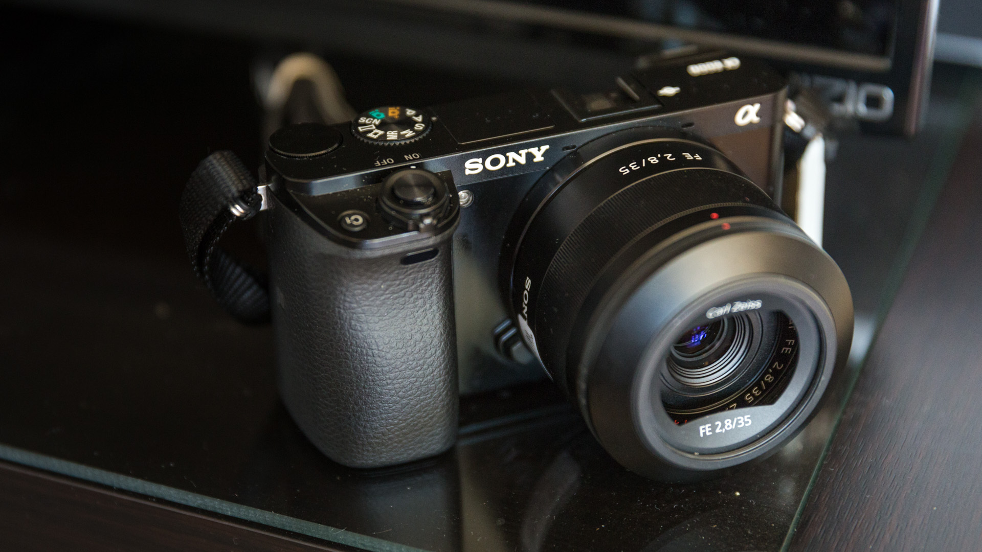 is sony a5000 a dslr