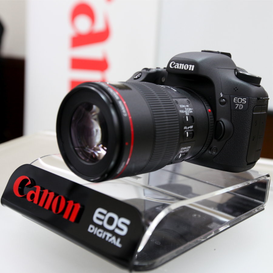 Máy ảnh DSLR Canon EOS 7D Body 18MP - Thách thức tất cả