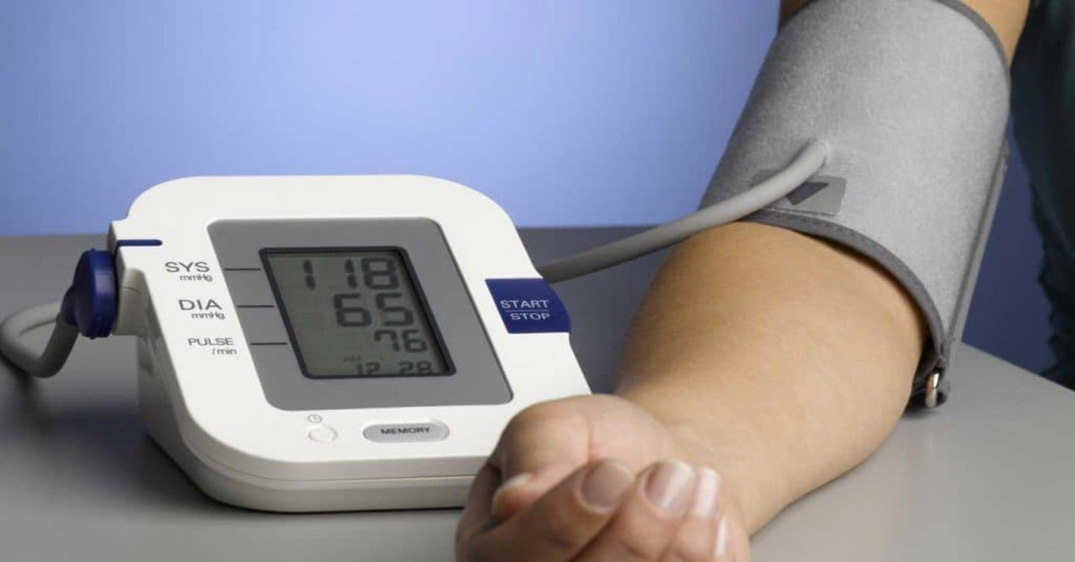 Nên chọn mua máy đo huyết áp nào tốt?