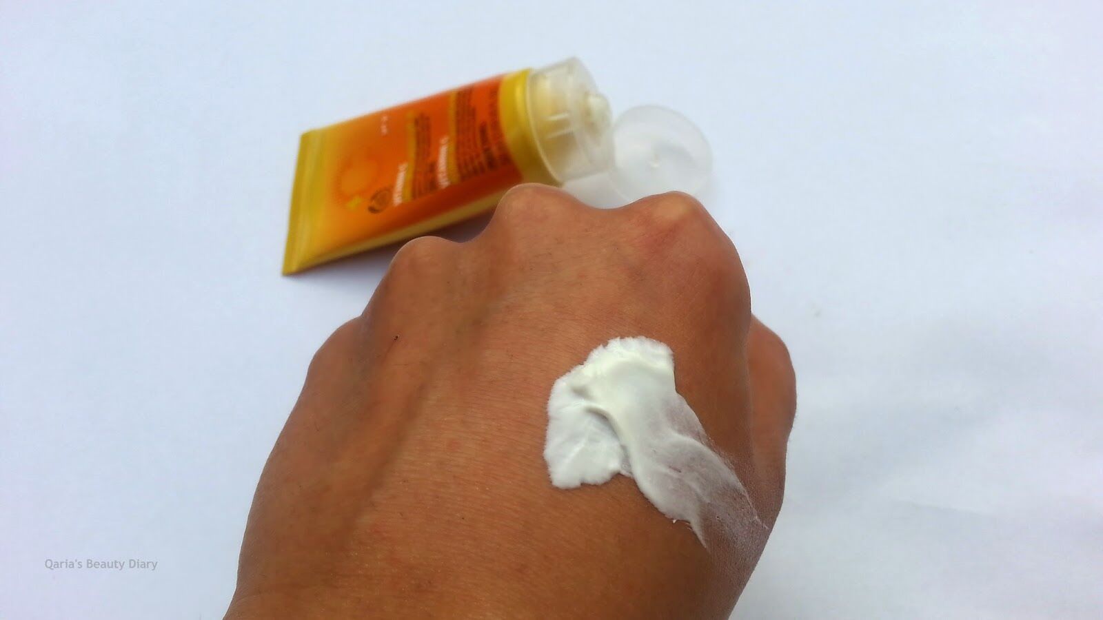 Review kem dưỡng ẩm chống nắng ban ngày The Body Shop vitamin C Daily Moisturizer spf 30