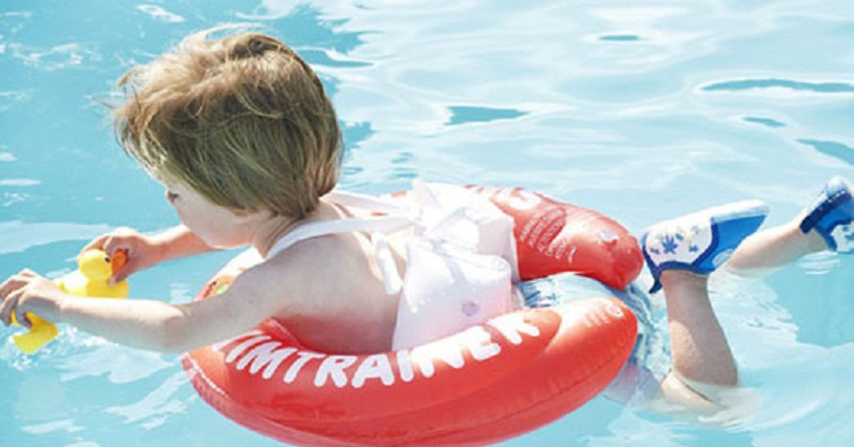 Tại sao bố mẹ nên mua phao bơi chống lật cho con?