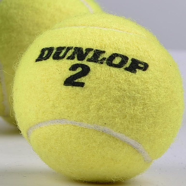 Bóng tennis Dunlop đáp ứng đầy đủ các tiêu chuẩn kỹ thuật của Liên đoàn quần vợt thế giới