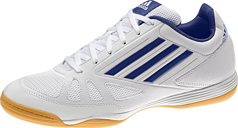 Trọng lượng của giày bóng bàn Adidas rất nhẹ giúp đôi chân di chuyển nhanh nhẹn và linh hoạt hơn