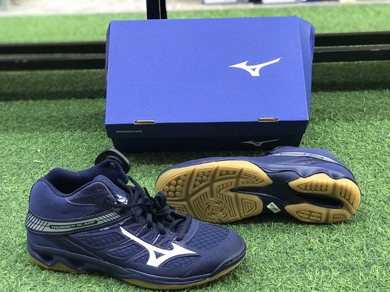 Nên chọn cửa hàng uy tín để mua được giày bóng chuyền Mizuno chính hãng