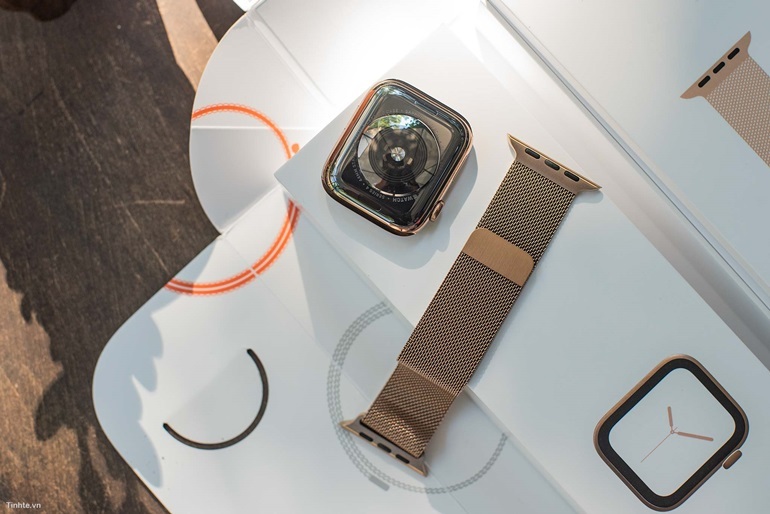 apple watch series 4 bản thép