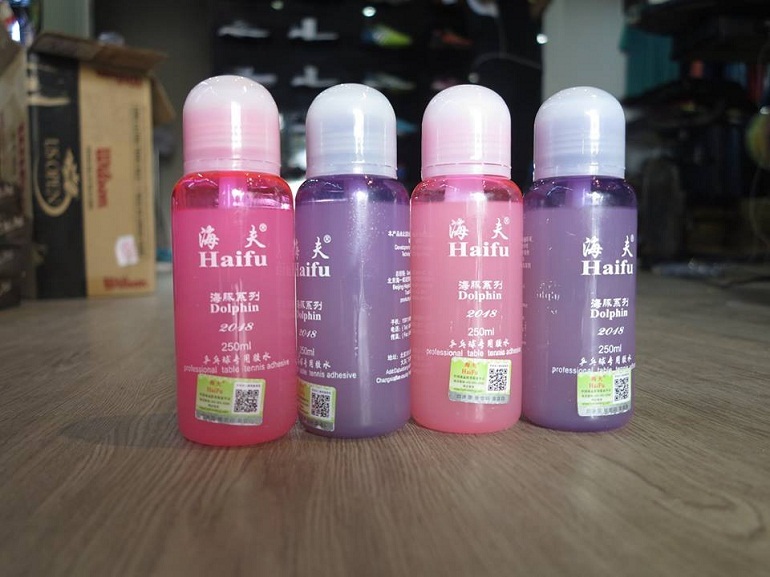 Keo dán vợt bóng bàn có 2 dòng chính là keo xăng và keo sữa.