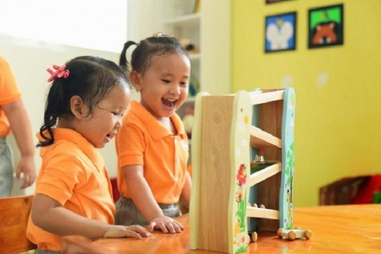 Đồ chơi bằng gỗ giúp bé phát triển toàn diện và tối đa