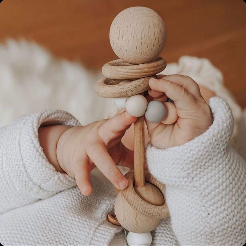 Độ tuổi thích hợp để bé chơi được đồ chơi gỗ