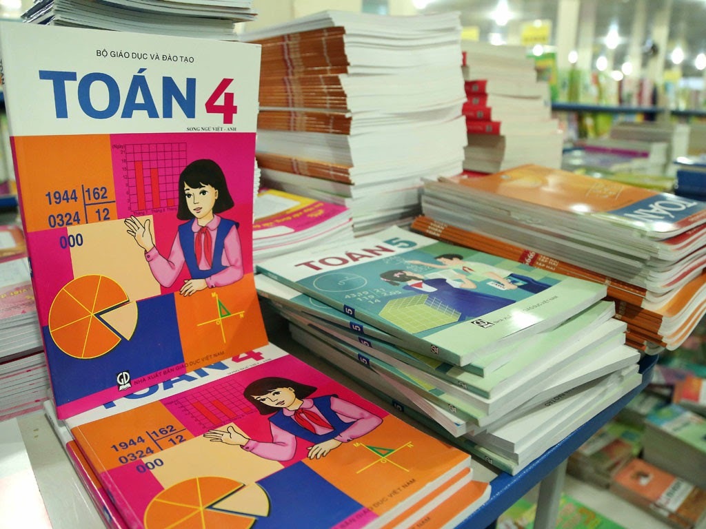 Giá bán sách giáo khoa mới cao hơn