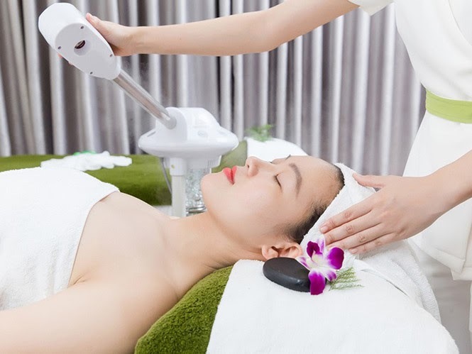 Sử dụng máy xông hơi mặt spa tại nhà tiết kiệm thời gian 