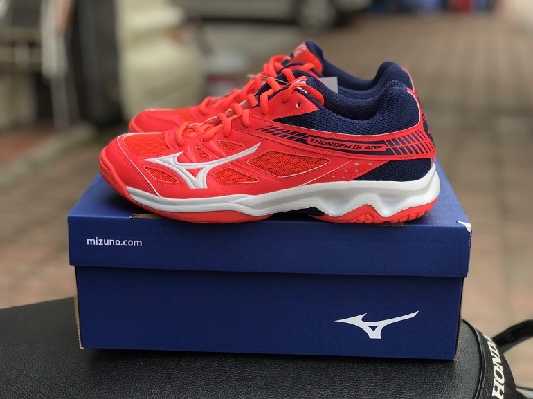 Giày cầu lông Mizuno của Nhật Bản