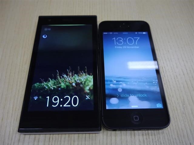 Jolla Phone đọ dáng cùng iPhone 5S