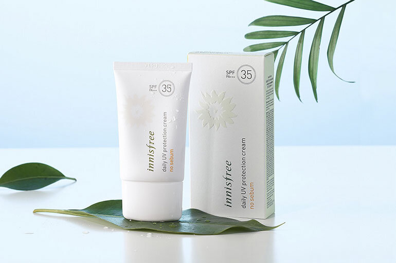 Kem chống nắng dưỡng ẩm Innisfree Daily UV Protection Cream Mild SPF35 PA+++ với tinh chất chống nắng từ hoa hướng dương giúp bảo vệ và chăm sóc làn da hiệu quả từ sâu bên trong