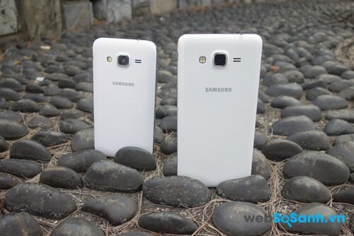 Hai chiếc điện thoại có thiết kế khá giống nhau nhưng Galaxy Grand Prime lớn hơn