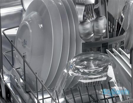 Sắp xếp bát đĩa đúng cách trong máy rửa bát
