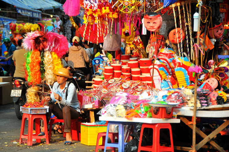 Phố đi bộ hồ gươm luôn là điểm đến thú vị trong tết Trung thu