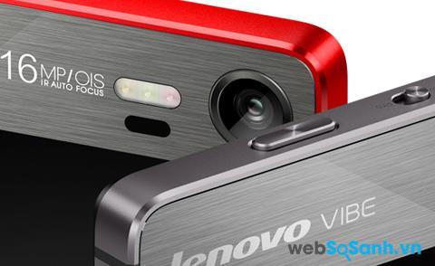 Bên cạnh phím chụp ảnh, Lenovo có trang bị thêm cho Vibe Shot công tắc gạt Smart/Pro