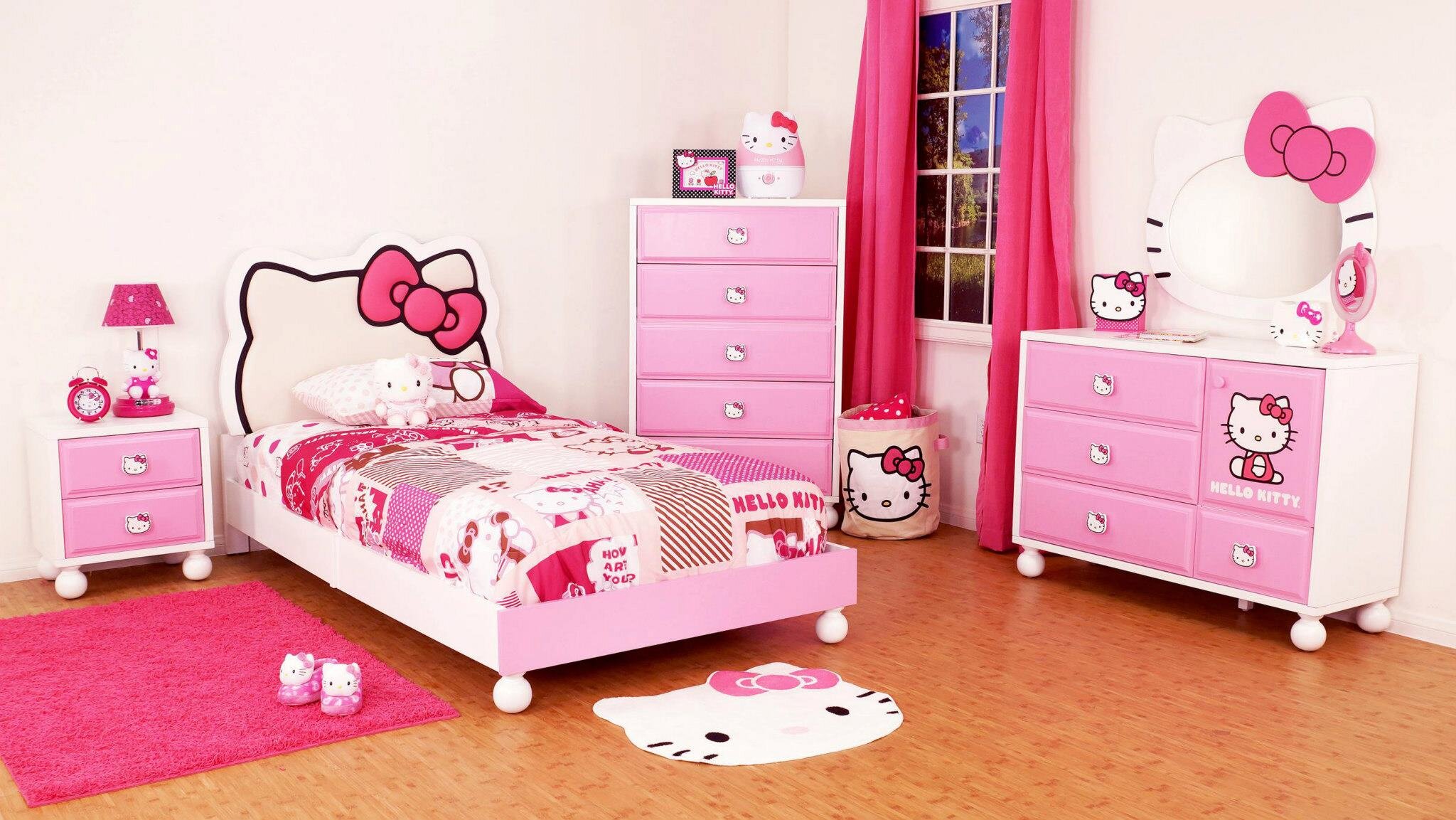 Mang đến tính thẩm mỹ cao, chăn ga Hello Kitty loại này là sự kết hợp giữa sự tinh túy và chất lượng của hai loạị vải cotton và polyester, rất tiện lợi đối với người dùng. Không những thế, với mức giá khoảng 1.200.000VND, dòng chăn ga gối đệm cũng đang rất được ưa chuộng trên thị trường.