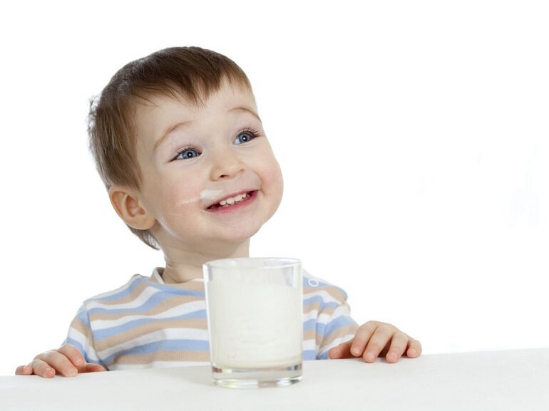 Sữa tươi nào tốt cho bé táo bón là băn khoăn của nhiều bậc phụ huynh