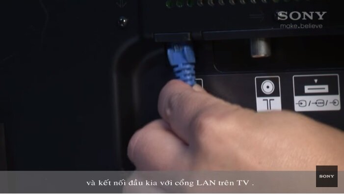 Kết nối đầu kia với cổng LAN Tivi Sony