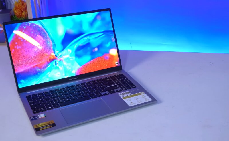 Asus Vivobook 15 OLED A1505VA-MA492W - Màn OLED siêu đẹp, chip H hiệu năng cao!