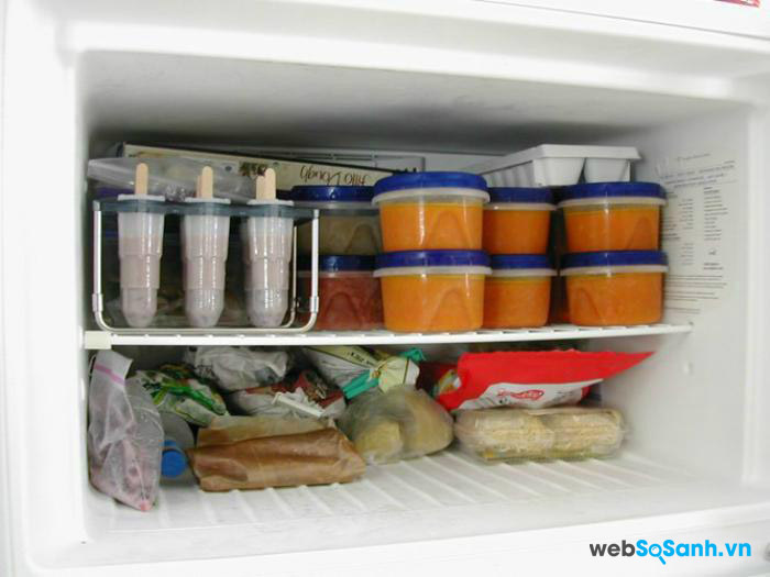 Chất quá nhiều đồ ăn trong tủ lạnh là một trong những nguyên nhân phổ biến khiến tủ lạnh làm lạnh kém