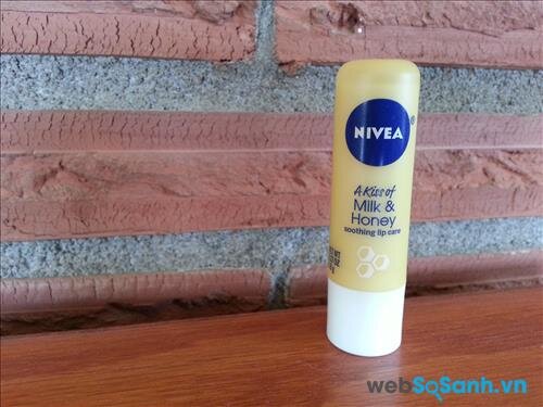 Son dưỡng môi Nivea A Kiss of Milk & Honey Lip Care