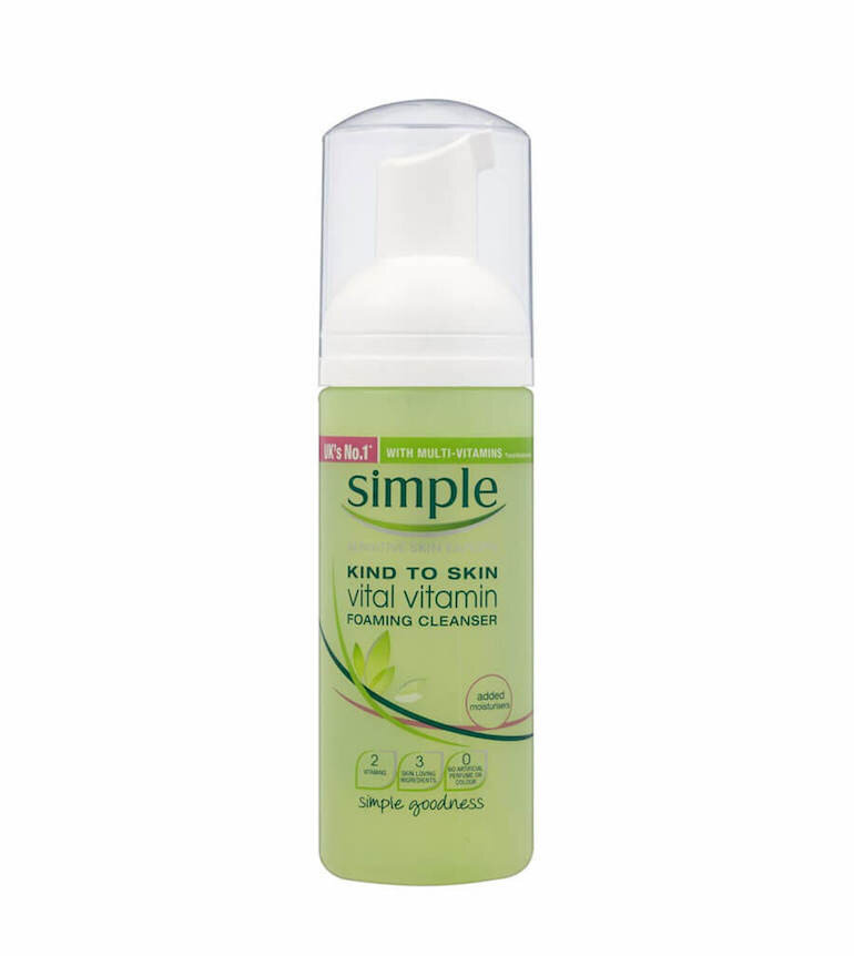 Sữa rửa mặt tạo bọt Simple Kind to Skin Vital Vitamin