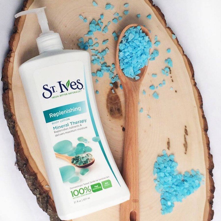 Sữa dưỡng thể St Ives Replenishing Mineral Therapy Body Lotion