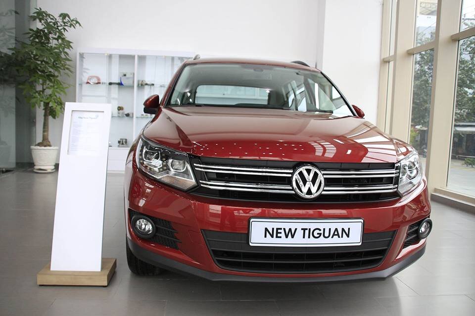 Volkswagen Tiguan mang dấu ấn nổi bật của thương hiệu với logo W nổi bật tại lưới tản nhiệt