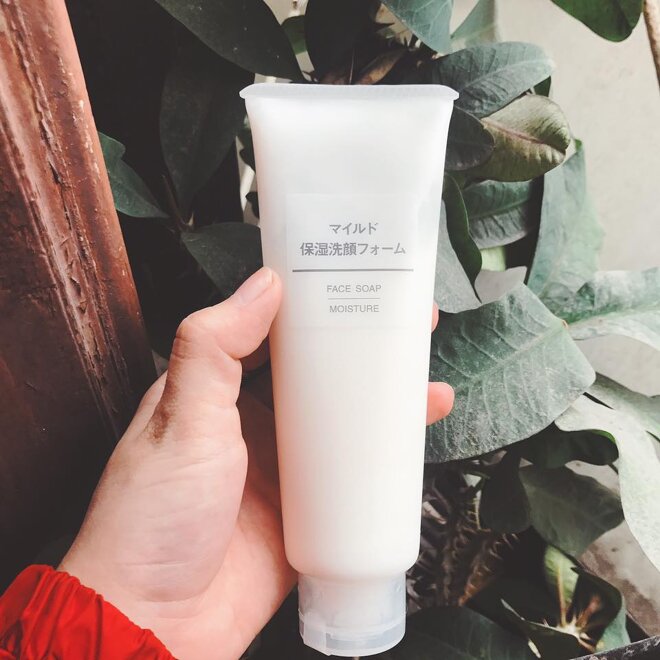 Sữa rửa mặt Muji Face Soap Moisture có thiết kế tối giản