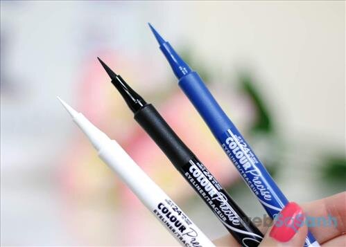 Kẻ mắt nước Colour Precise Eyeliner của thương hiệu Rimmel London