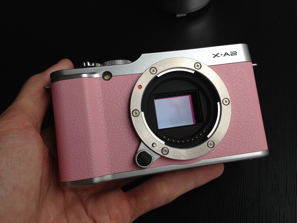 FujiFilm X-A2 sử dụng ống kính rời nên rất tiện mang theo