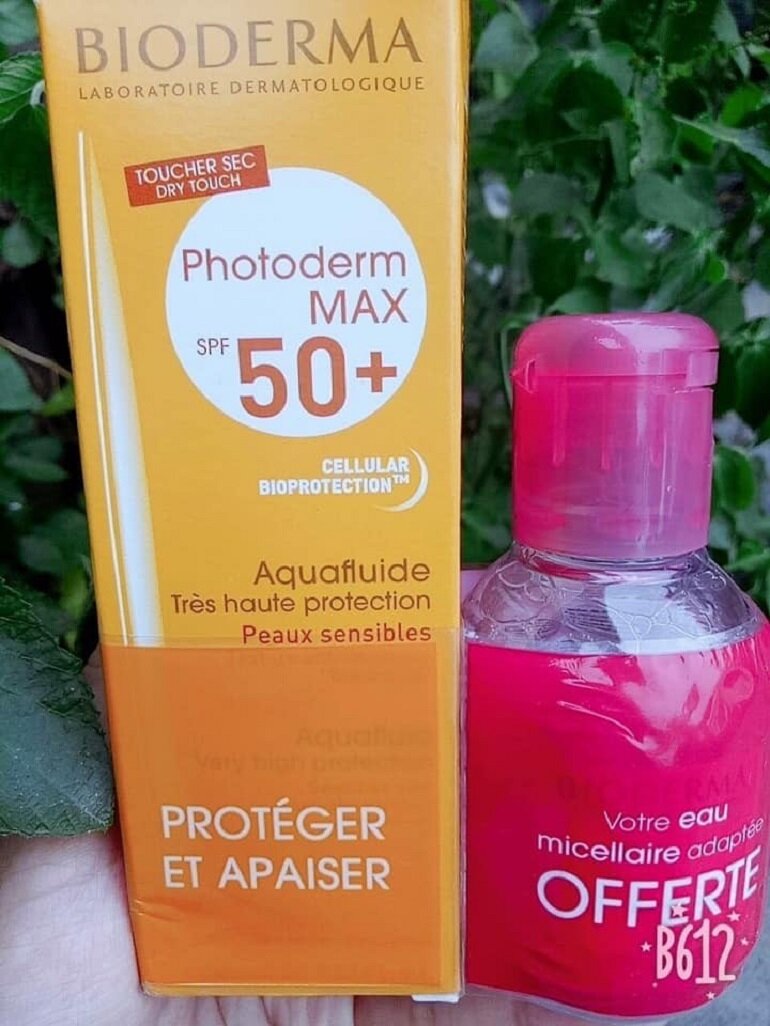 Kem chống nắng Bioderma Photoderm Max Aquafluide SPF 50+