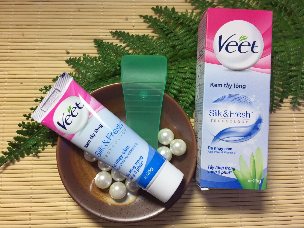 Kem tẩy lông Veet Silk & Fresh Aloe Vera được đánh giá là tốt nhất thị trường với công thức ngậm nước giúp làn da mềm mại