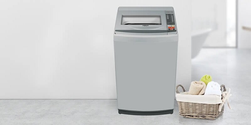 Aqua top-load washing machine 7.2kg AQW-S72CT costs only 3 million VND but washes extremely well. 