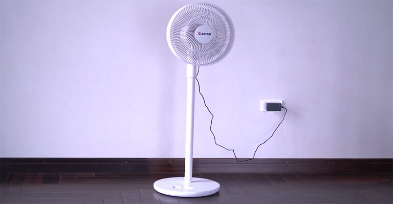 Quạt tích điện Rapido RBF–30 thích hợp sử dụng ngay cả những lúc mất điện Quạt tích điện Rapido RBF–30