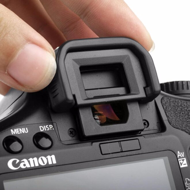 Kính ngắm gắn liền với máy ảnh Canon vô cùng tiện ích