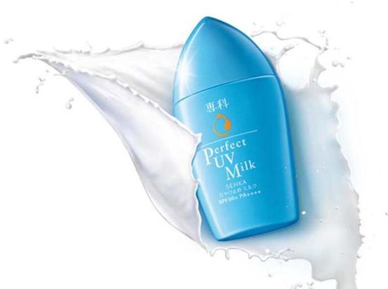 Sữa chống nắng Senka Perfect UV Milk có thiết kế khá nhỏ gọn.