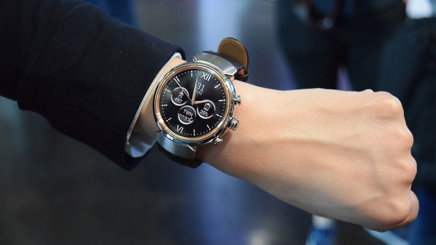 Asus ZenWatch 3 có thiết kế sang trọng phù hợp với người phụ nữ hiện đại
