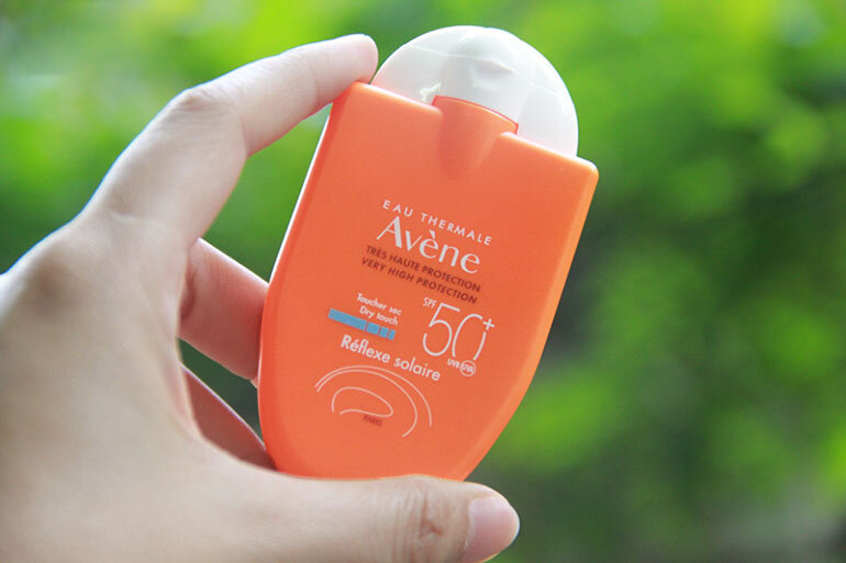 Kem chống nắng vật lý Avene Reflexe Solaire SPF 50 bổ sung các chất vitamin cho da, giúp da luôn trắng sáng đẹp dạng ngời 