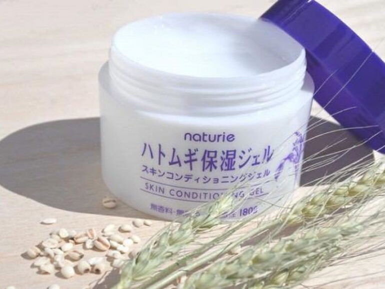 Kem dưỡng ẩm Naturie cung cấp độ ẩm cho làn da để da luôn được căng bóng