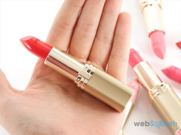 Một vài recommend dành cho bạn đó là: L’Oreal Colour Riche Lipcolour màu British Red hoặc Bobbi Brown Rich Lip Color màu Blazing Red.