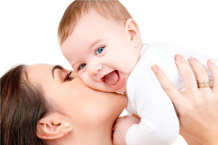 những ưu điểm khi bé được nuôi bằng sữa mẹ: