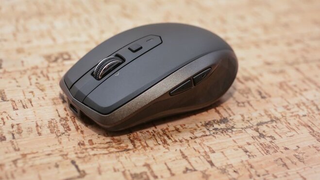 Chuột không dây Logitech có thiết kế nhỏ gọn