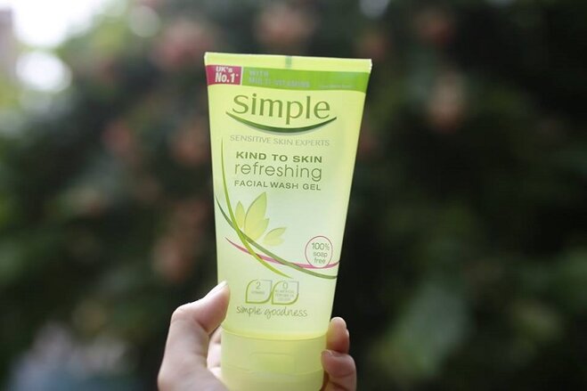 Sữa rửa mặt Simple Skin To Skin Refreshing Facial Wash Gel